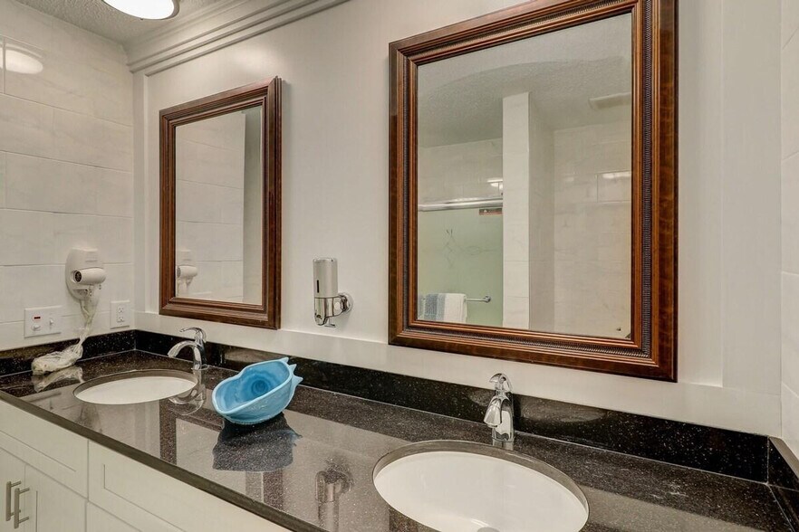 Building Photo - 400 William Hilton Pkwy