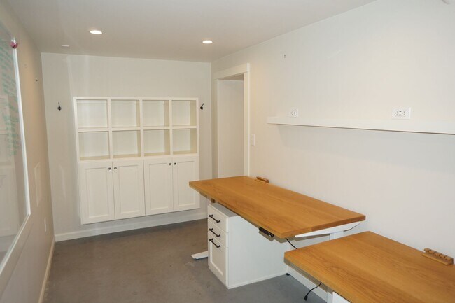 Building Photo - NE Portland - Irvington 3-bedroom Beauty!