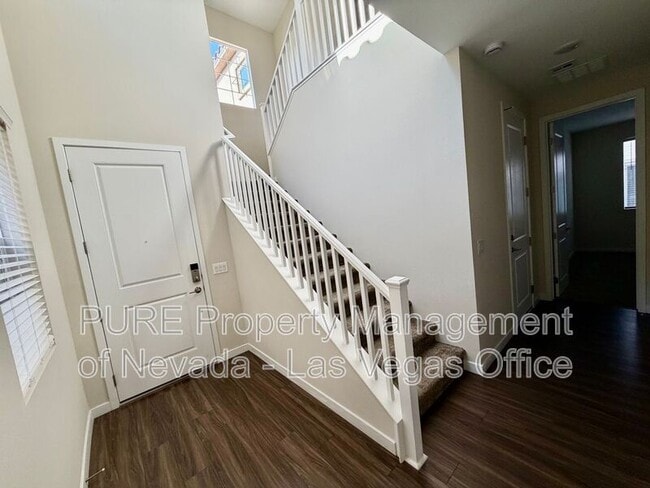 Building Photo - 10661 Valletta Ave