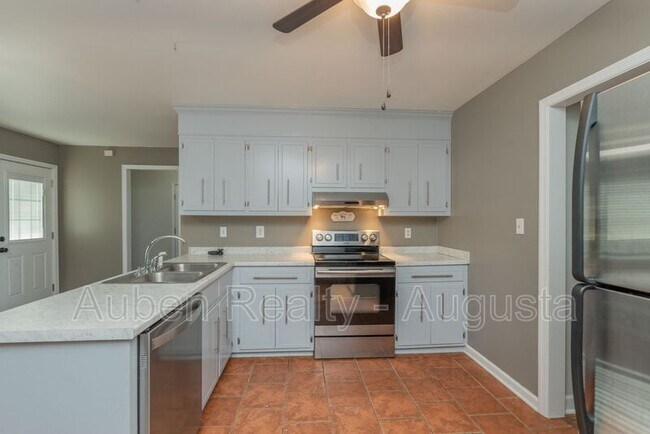 Building Photo - 250 Brooks Dr