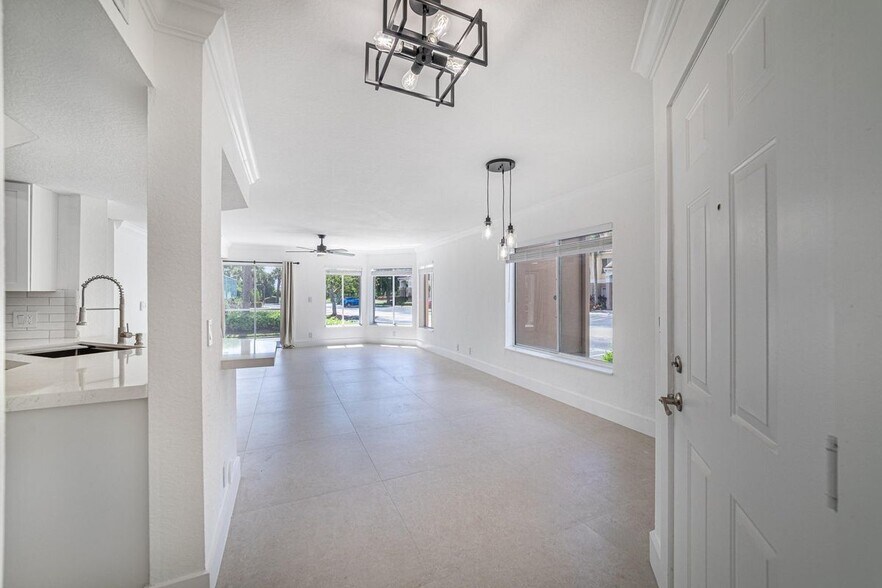 Building Photo - 815 Boynton Beach Blvd