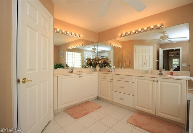 Building Photo - 2322 Butterfly Palm Dr