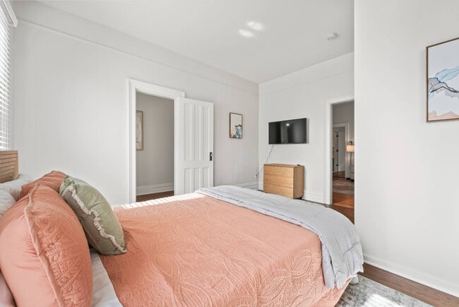 Building Photo - 1 Oak St