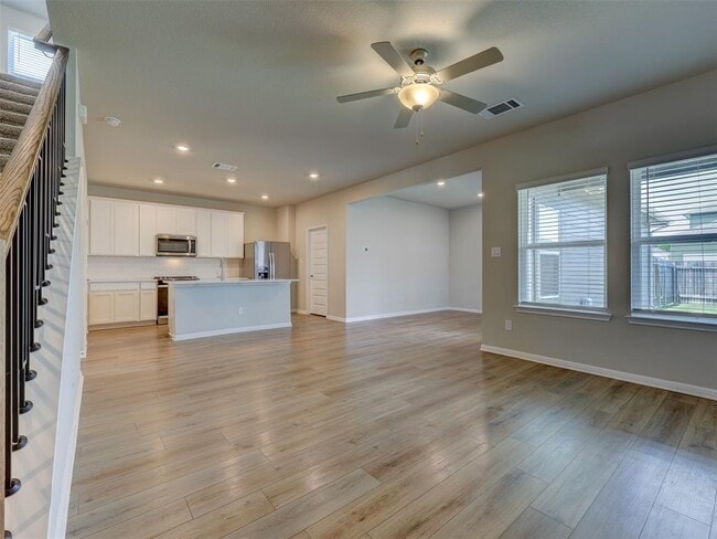 Building Photo - 10205 Mager Ln
