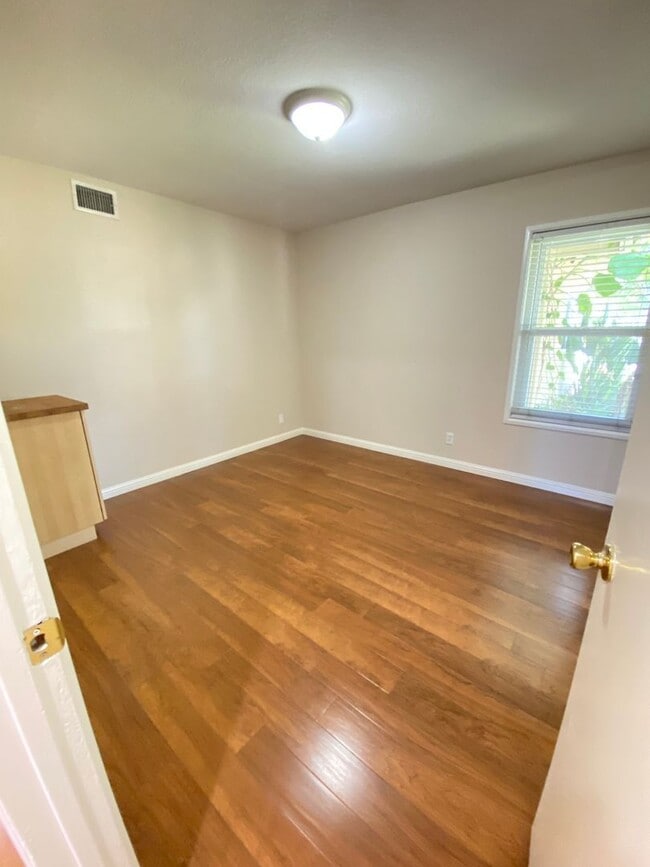 Building Photo - Remodeled 3 Bedroom Lakewood House For Rent-Ready For Move-in ASAP!