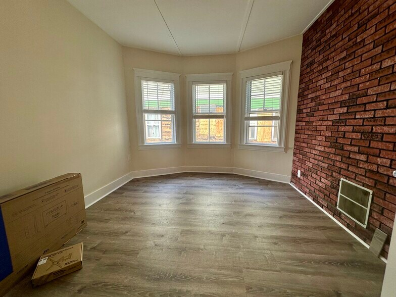 Building Photo - 18 Sawyer Ter