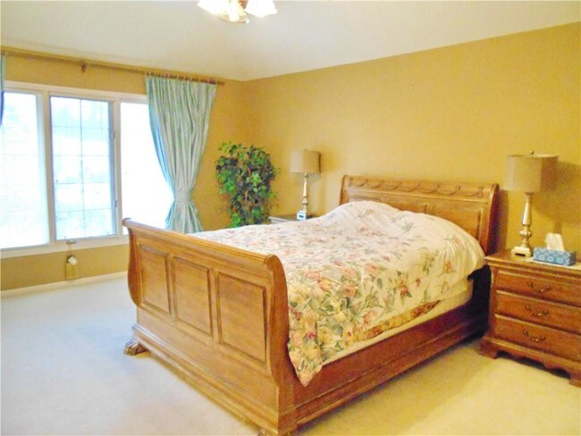 Building Photo - 1530 Scenic Hollow Dr