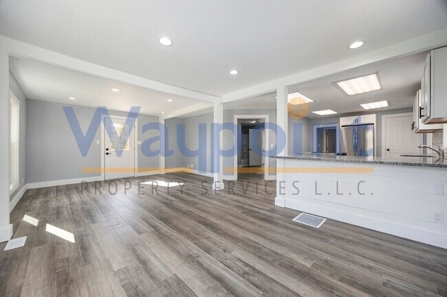 Building Photo - 3800 S Crystal