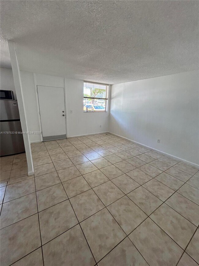 Building Photo - 1801 S Treasure Dr