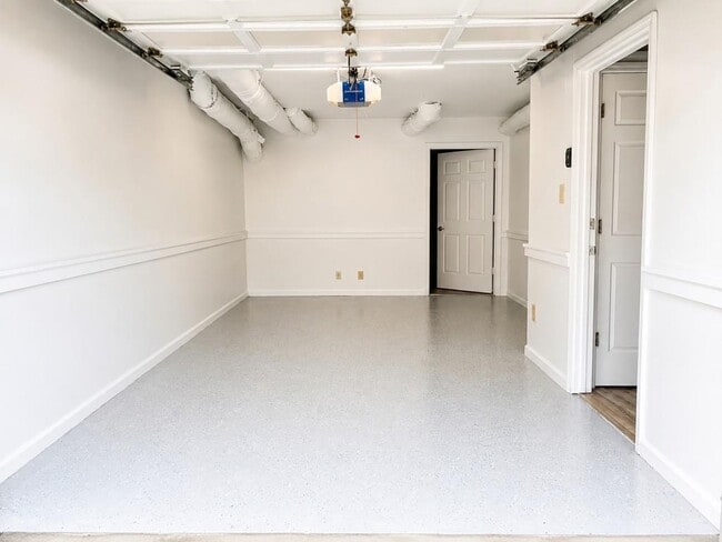 Building Photo - 856 St Charles Ave NE