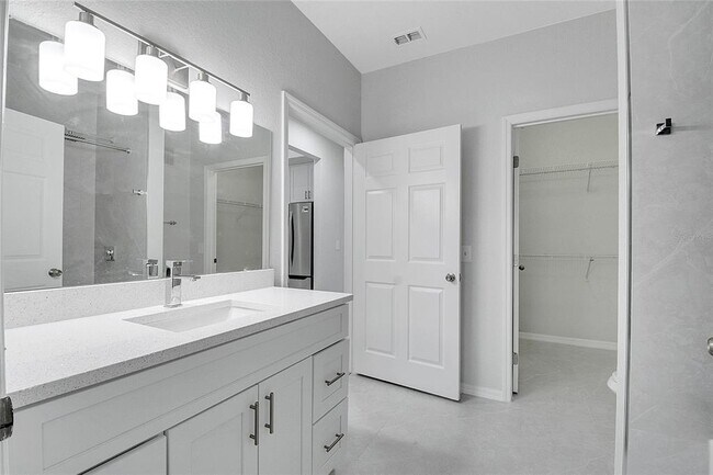 Building Photo - 6005 Westgate Dr