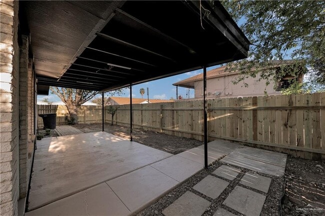 Building Photo - 2524 Fir Ave
