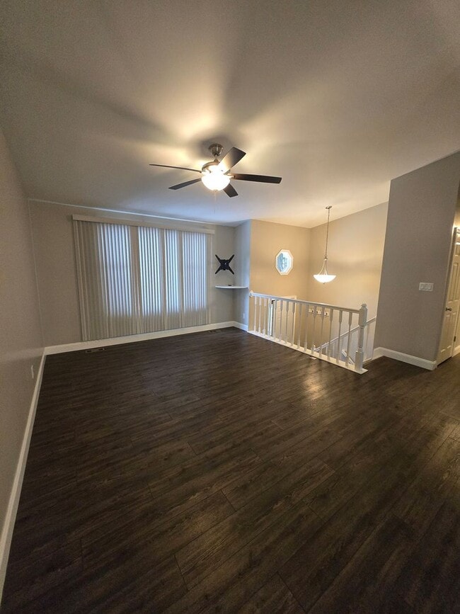 Building Photo - Nice Big 3 bedroom Home