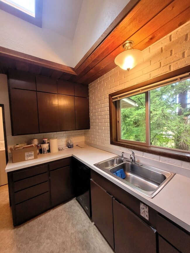 Building Photo - Cabin Style Home, 2 Bedroom - Bellingham, Toledo St
