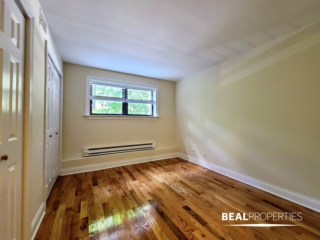 Building Photo - 555 W Arlington Pl