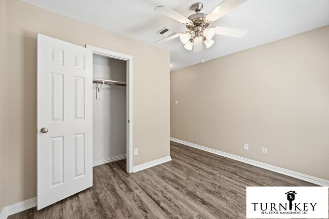 Building Photo - 3116-3118 S Cherry Ln