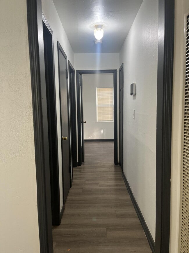 Building Photo - 1136 SE 21st St