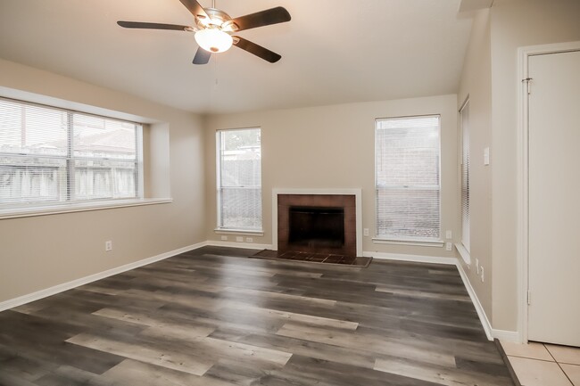 Building Photo - 7819 Terra Cotta Dr