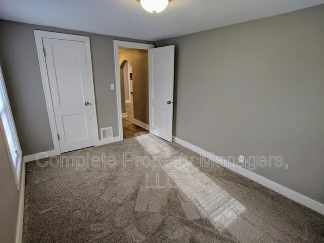 Building Photo - 262 S Pearl St