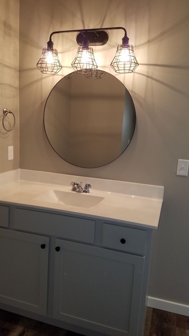 Building Photo - 2 Bedroom 2 Bath Garden Level Lakeside Apa...