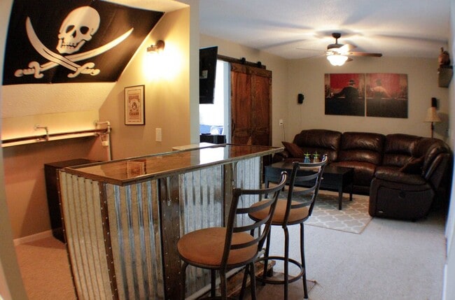 Building Photo - 7 Teakwood Dr