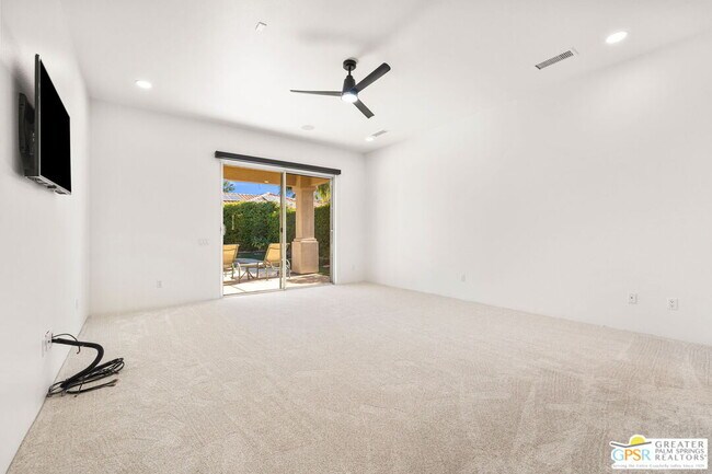 Building Photo - 4 Hillcrest Dr