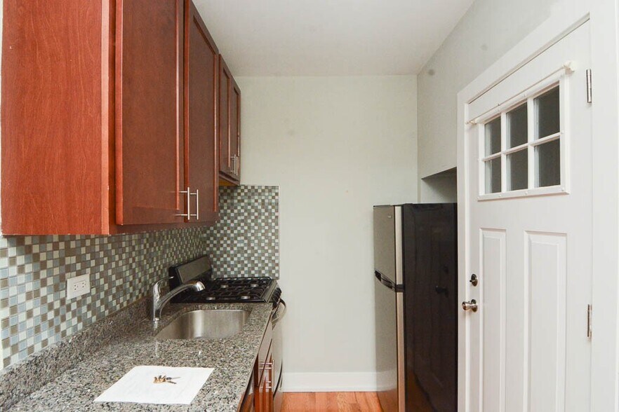 Building Photo - 2830 N Mildred Ave