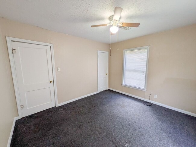 Building Photo - 3350 Cherry Dr