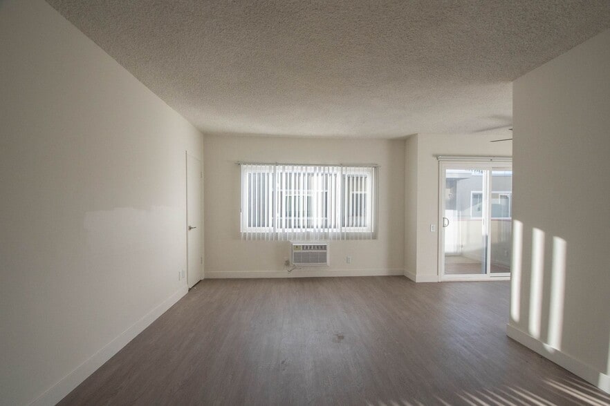 Building Photo - 10843 Kling St