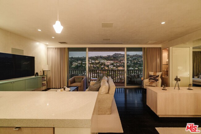 Building Photo - 9255 Doheny Rd