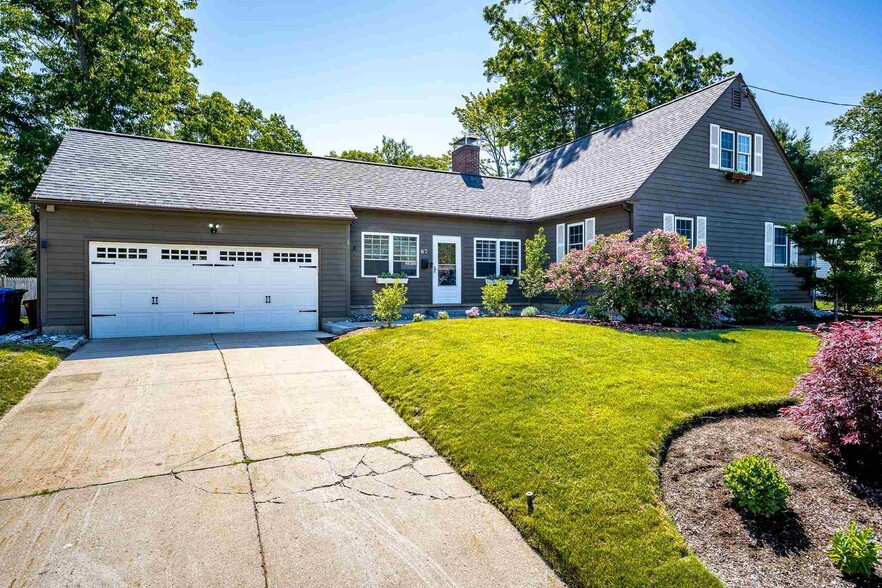 Primary Photo - 67 Mayflower Dr