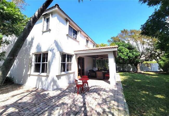 Building Photo - 723 Juniper Ln