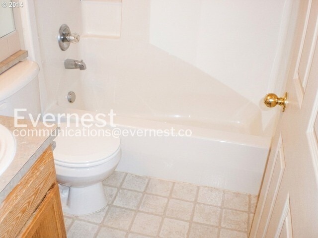 Building Photo - 3-Bed/3-Bath Townhome/Pet Friendly/Available Soon!