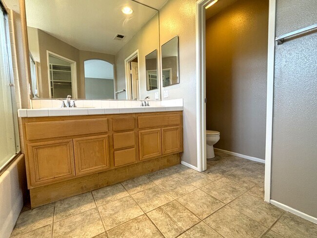 Building Photo - Your Dream Home Awaits in Summit Park – Br...
