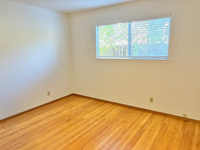 Building Photo - 959 Wallace Dr