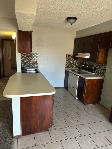 Building Photo - 1019 Acacia Cir