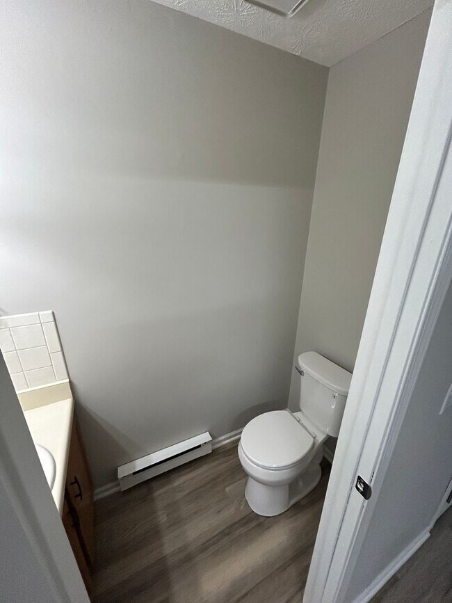 Building Photo - 2 Bedroom and 1.5 Bath Townhome - Troy, Ohio!!