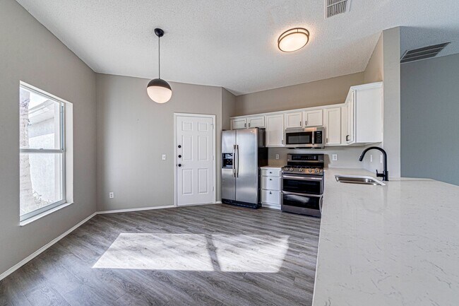 Building Photo - 745 Jaybee Ave