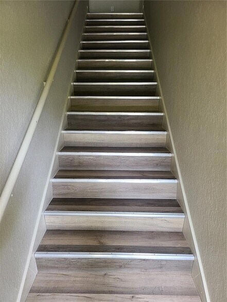 Building Photo - 8911 Manor Loop