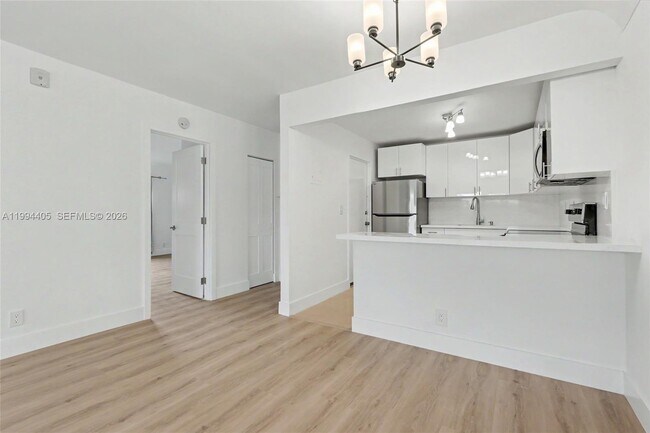 Building Photo - 1220 71st St