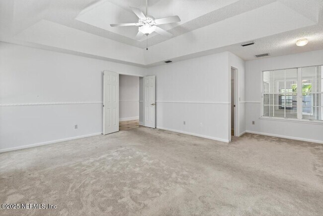 Building Photo - 4851 Jaybird Cir N