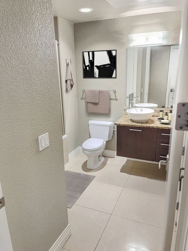 Building Photo - 1 Bedroom Apartment Available In The Heart Of Jefferson Park!