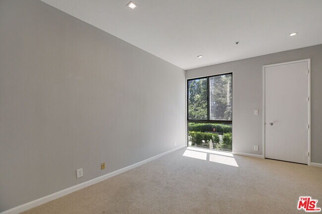 Building Photo - 2112 Century Park Ln