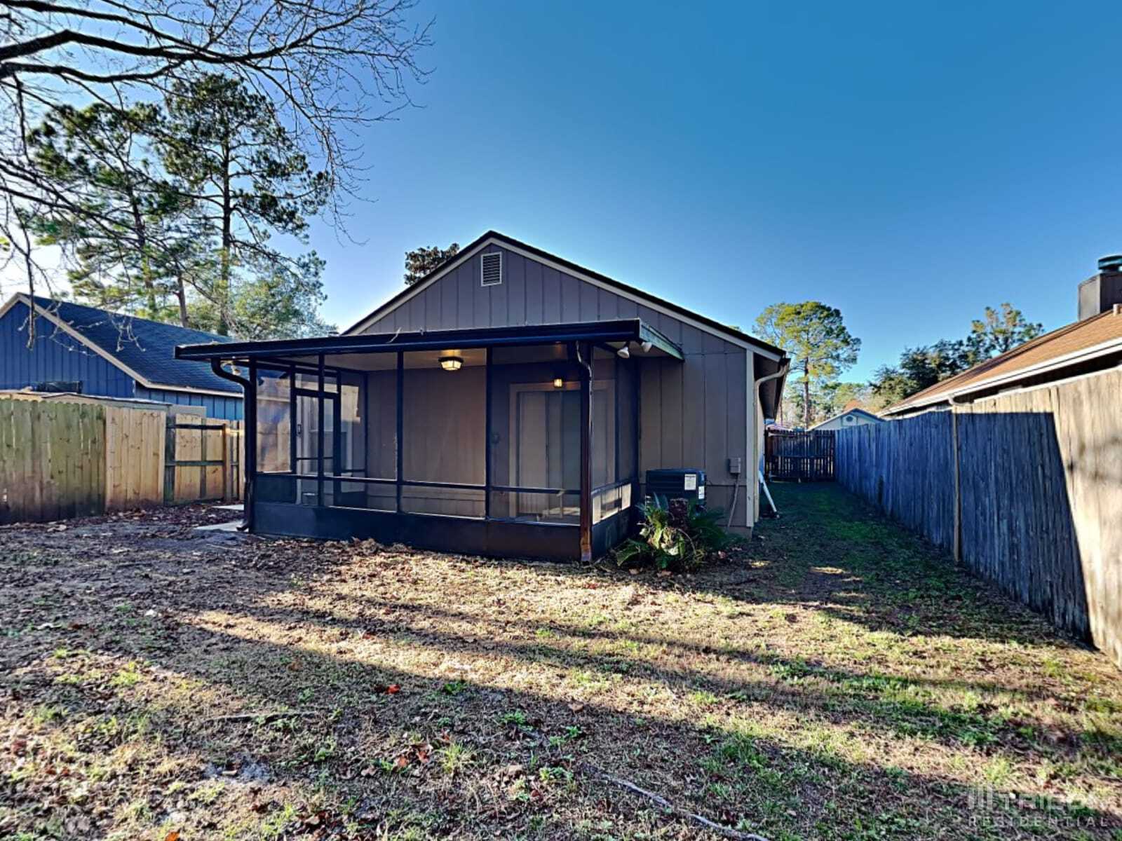 Building Photo - 2600 Malibu Cir