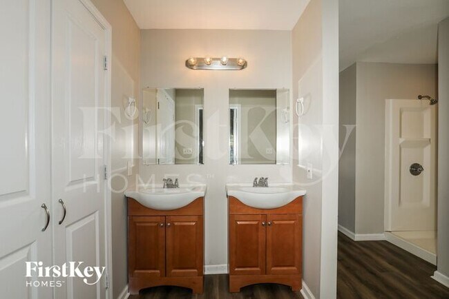 Building Photo - 9626 Piper Lake Dr