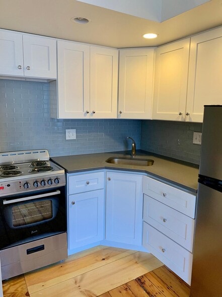 Building Photo - 614 Massachusetts Ave