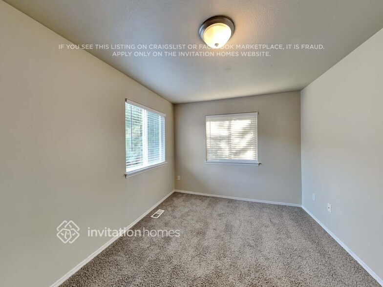 Building Photo - 7420 46th Pl NE