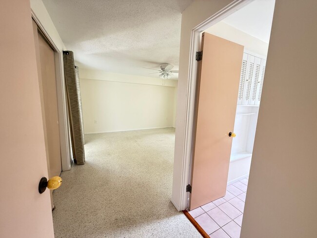 Building Photo - 2/2 with Fenced Yard, Garage and Laundry, Available Now!