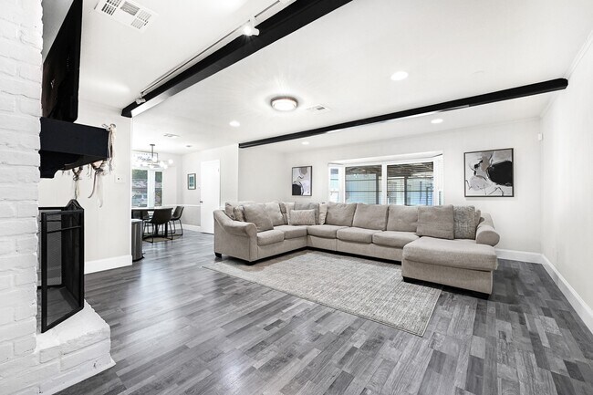 Building Photo - 25418 Tuckahoe Ln