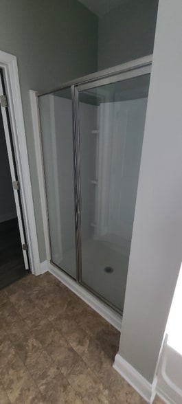 Building Photo - 160 River Glen Dr